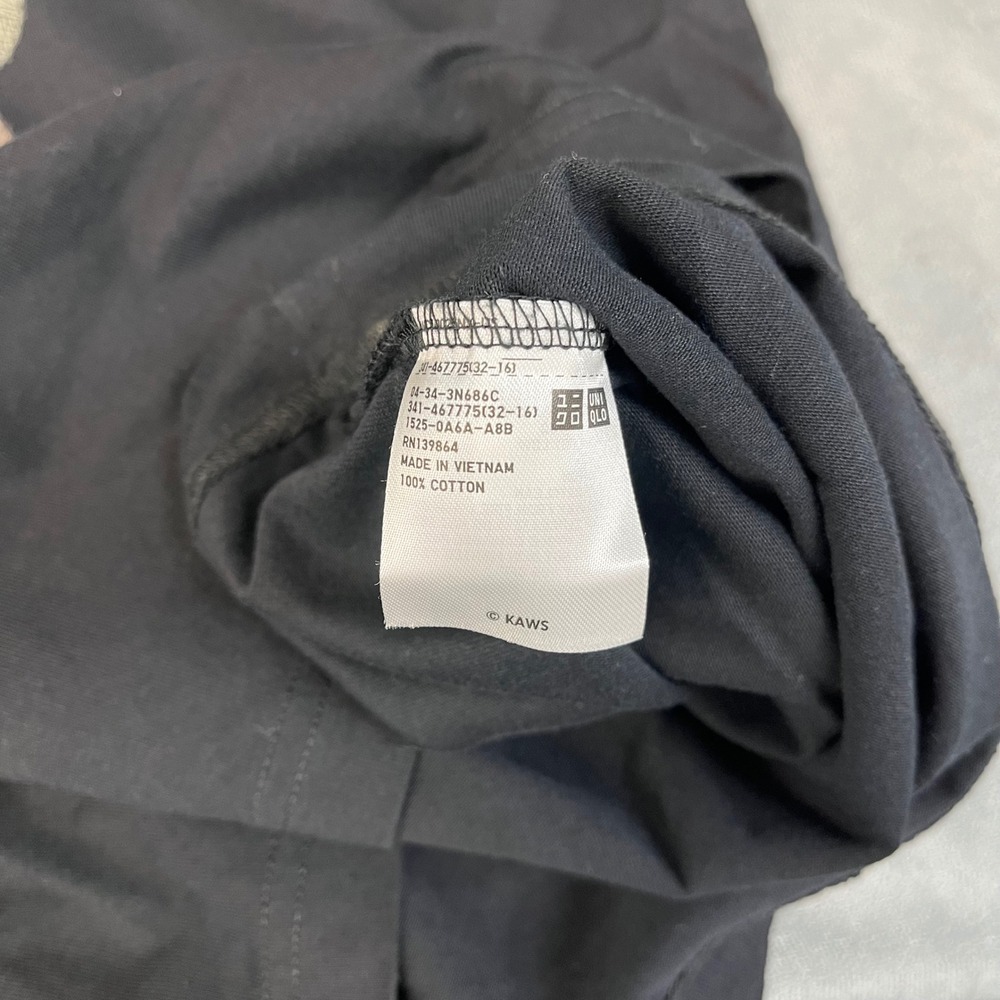 Uniqlo UT x KAWS Companion Graphic T-Shirt Men's Size Medium Black - Picture 6 of 10